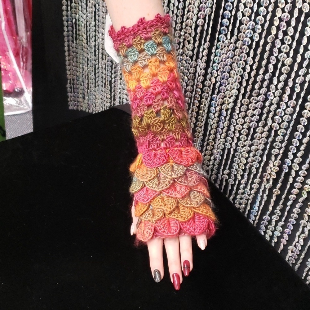 Handmade Crochet Fingerless Dragonscale Gloves - Picture 2 of 4